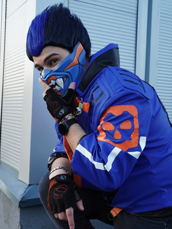 Valorant Yoru cosplay with mask